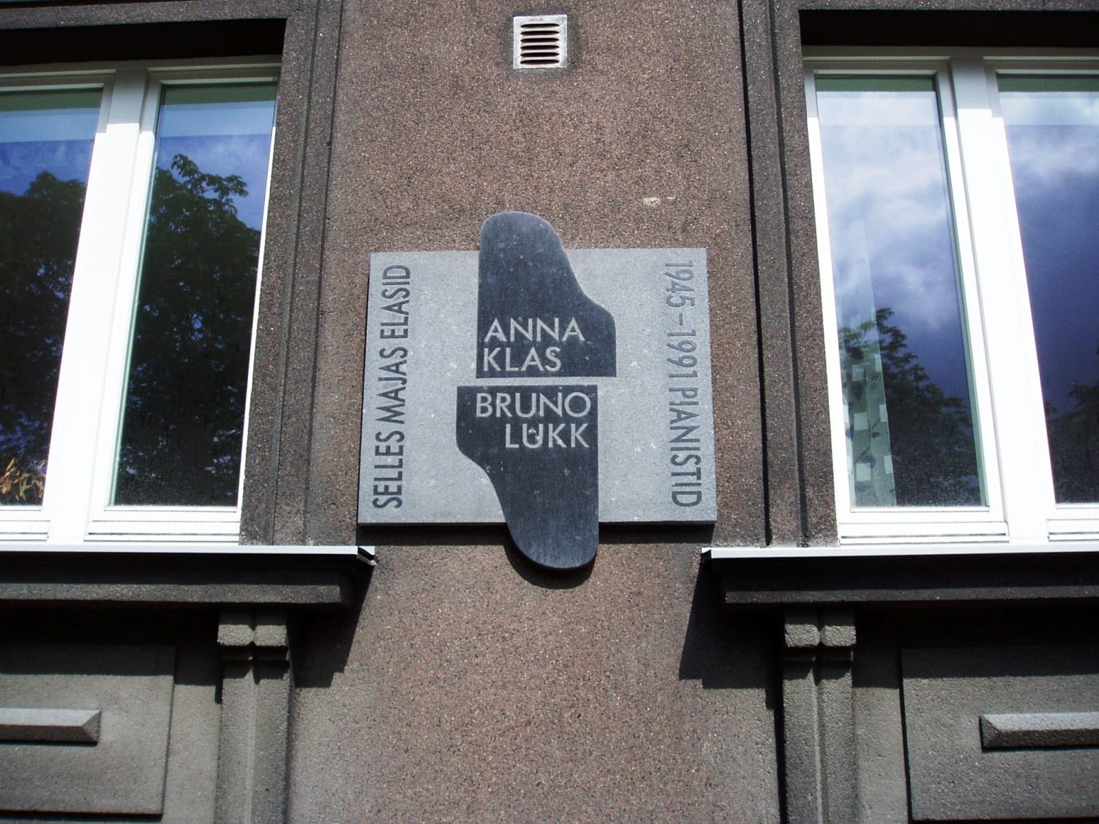 Mälestustahvel pianistidele A.KLAS`ile ja B.LUKK´ile 1996 graniit - Gonsiori 17, Tallinn, Eesti   <br />Memorial tablet for pianists A.Klas and B.Lukk 1996 granit - Gonsiori 17, Tallinn, Estonia