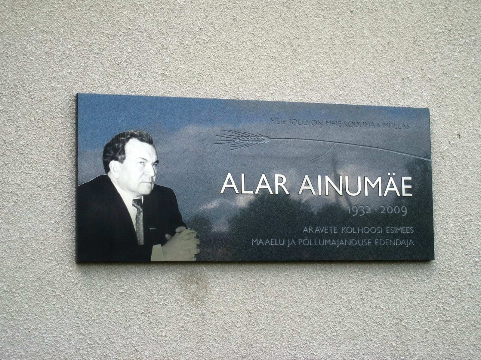 ALAR AINUMÄE MÄLESTUSTAHVEL 2015 graniit, lasergraveering roostevabal terasel 140 x 60 cm - Aravete, Eesti  <br />A memorial tablet to ALAR AINUMÄE 2015 granite, lazer engraving on stainless steel 140 x 60 cm - Aravete, Estonia