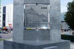 ESTONIA TEATRI 100 JUUBELI MONUMENT 2006 h= 5 m graniit, roostevaba teras, keskmine osa pöörlev ja valgustatud - Tallinn, Eesti  <br />THEATRE ESTONIA 100 MONUMENT 2006 h= 5 m granit, stainless steel, the middle part is moving, light inside - Tallinn, Estonia