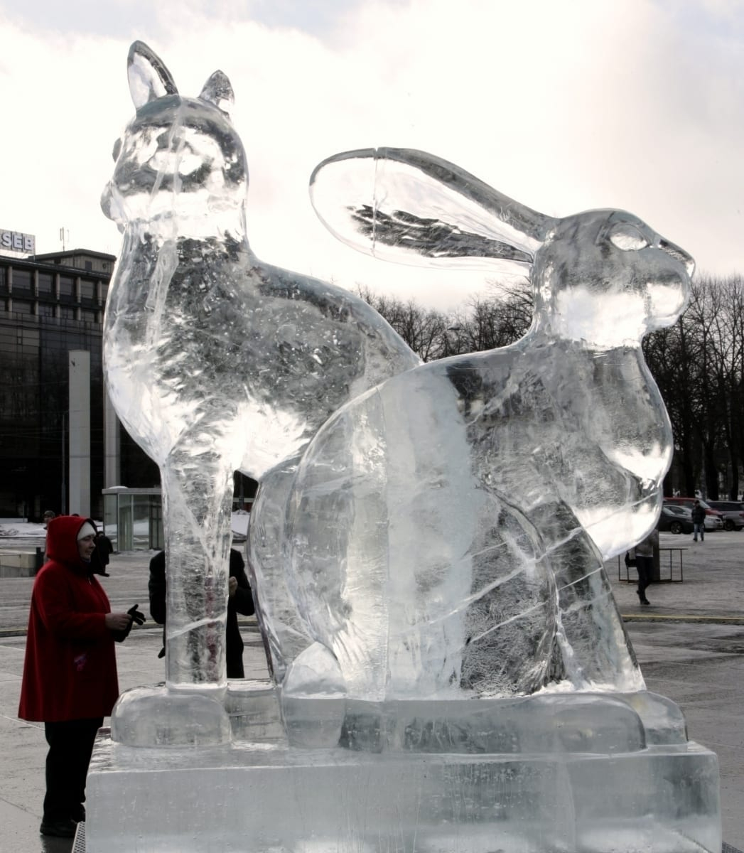 "JÄNES/KASS" 2011 h= 2,5 m Tallinn, Eesti <br /> "RABBIT/CAT" 2011 h= 2,5 m Tallinn, Estonia