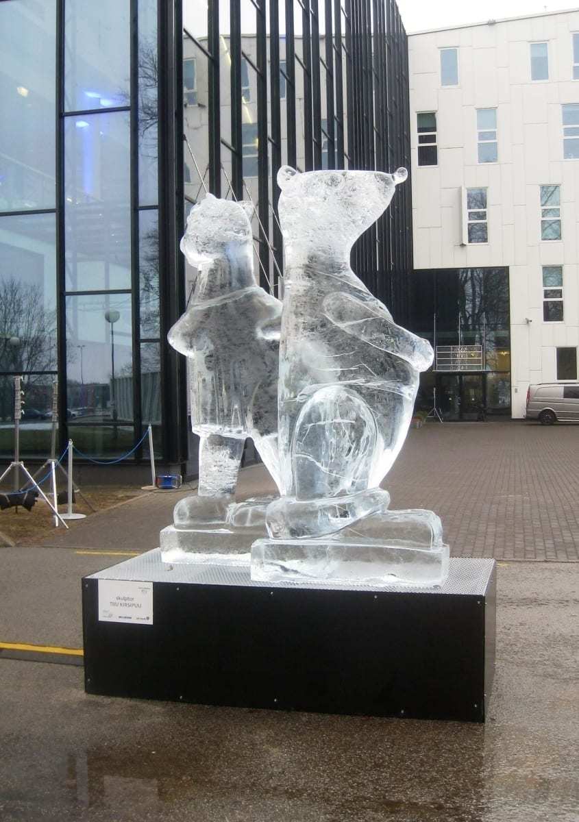 EV presidendi vastuvõtuks valminud jääskulptuur 2015 h= 2 m Jõhvi, Eesti  <br />AN ICE-CARVING MADE FOR THE RECEPTION OT THE PRESIDENT OF ESTONIAN REPUBLIC 2015 h= 2 m Jõhvi, Estonia