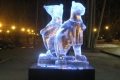 EV presidendi vastuvõtuks valminud jääskulptuur 2015 h= 2 m Jõhvi, Eesti <br />AN ICE-CARVING MADE FOR THE RECEPTION OT THE PRESIDENT OF ESTONIAN REPUBLIC 2015 h= 2 m Jõhvi, Estonia