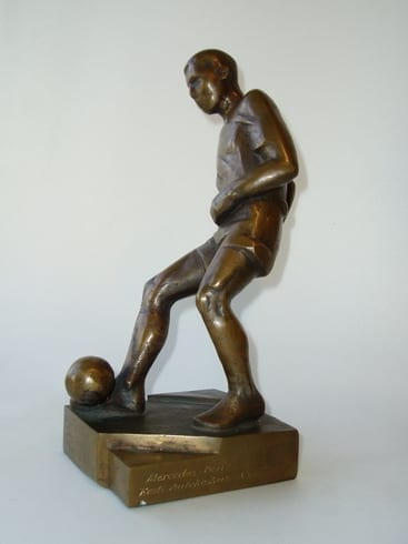 Auhind PARIMALE EESTI JALGPALLURILE 1992 pronks  <br />An award to the best Estonian football player 1992 bronze