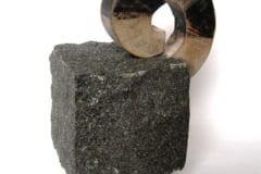 Kingitus II 2012 kivi, puu  <br />A gift II 2012 granit, wood