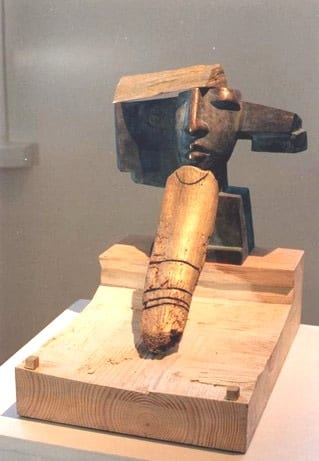 "NOORELT SURNUD VAARAO MÄLESTUSEKS" 1996 puu, pronks <br />" HOMMAGE TO A PHARAON WHO DIDED YOUNG" 1996 wood, bronze