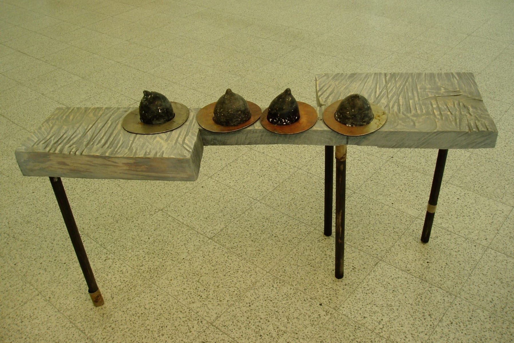 "LAUD 4 TISSIGA" 2005 puu,metall,klaas  <br /> "A TABLE with 4 TITS" 2005 wood, metal, glass