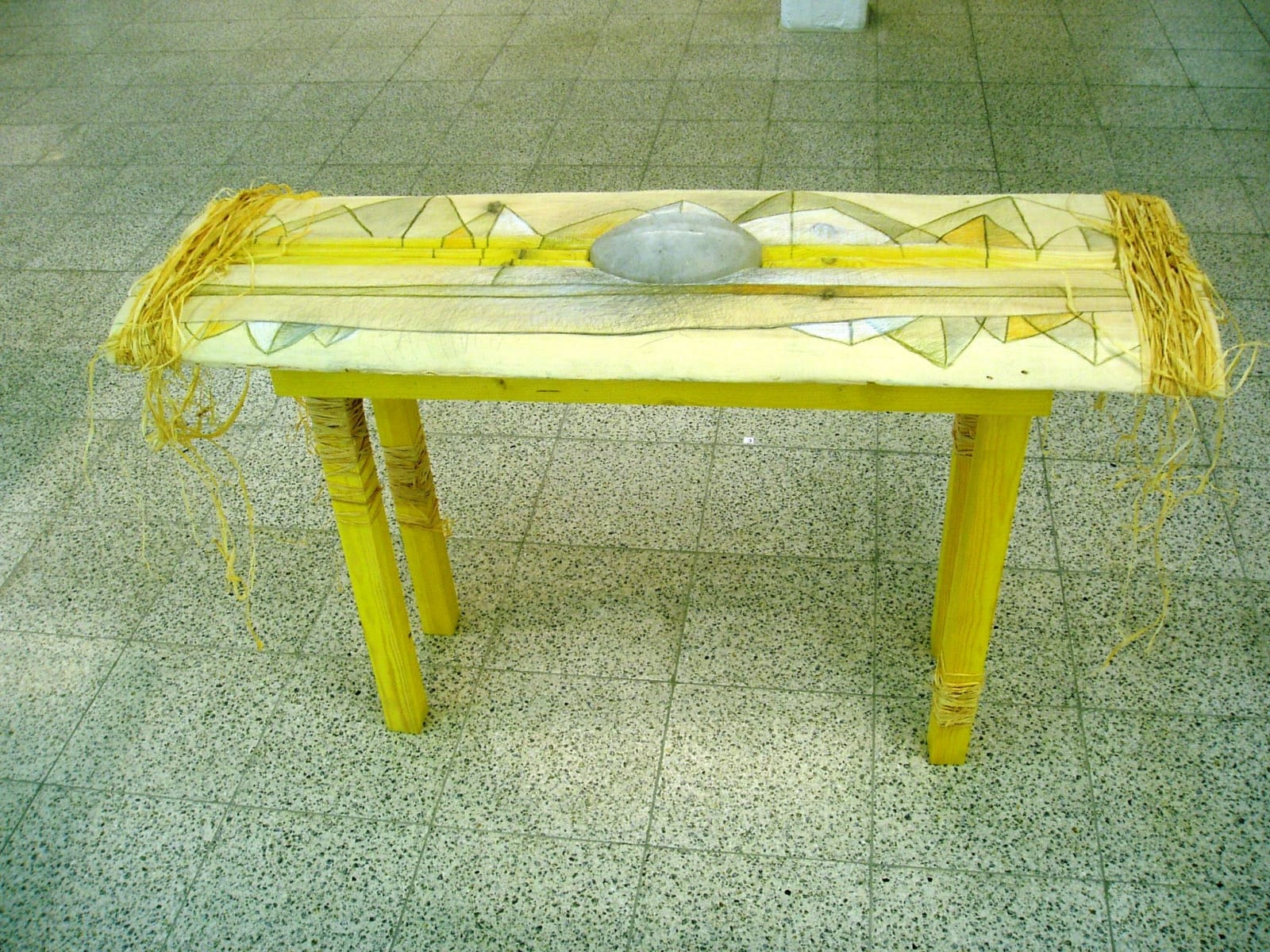 "SUUR VALGE LAUD" 2005 puu,klaas,joonistus<br /> "A BIG WHITE TABLE" 2005 wood,glass,drawing