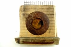 "NIMETU-2" 2002 puu, metall <br />"NAMELESS-2" 2002 wood, metal