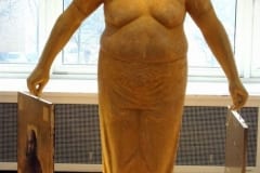 "MATTI MILIUS: KULDSED KÄED" 2007 h= 2,2 m värvitud kips, fotod <br />"MATTI MILIUS: GOLDEN HANDS" 2007 h= 2,2 m painted plaster