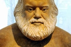 "MATTI MILIUS: KULDSED KÄED" 2007 h= 2,2 m värvitud kips, fotod <br />"MATTI MILIUS: GOLDEN HANDS" 2007 h= 2,2 m painted plaster
