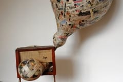 "MEEDIAMULL" 2007 h= 2,3 m raadio, metall, puit, ajalehed  <br />"MEDIA-BUBBLE" 2007 h= 2,3 m radio,metal,wood,newspaper