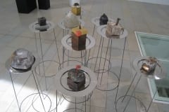 "VÄIKESTE ASJADE MAAILM" 2008 installatsioon: metall,pronks,puu,klaas jm <br />"The WORLD of LITTLE THINGS" 2008 installation: metal,bronze,wood,glass etc