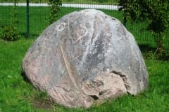 "MAA-ALUSED III"  2015 kivi,eraaed <br />"The UNDERGROUNDS III" 2015 stone in private garden