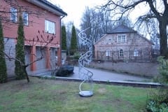 "HELIX" 2017 roostevaba teras h= 2,5 m, eratellimus Tartu aeda <br />"HELIX" 2017 stainless steel h= 2,5 m, private garden in Tartu, Estonia