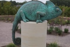 "KAMEELEON" 2018 pronks, dolomiit, eratellimus mõisa aeda<br /> "CHAMELEON" 2018 bronze,dolomite, private manor garden, Estonia