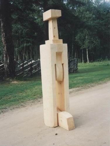 "KOLLANE JA PUNANE" 1997 puu - puuskulptuuri sümpoosion Pootsi, Eesti <br /> "YELLOW AND RED" 1997 wood - wood carving symposium in Pootsi, Estonia