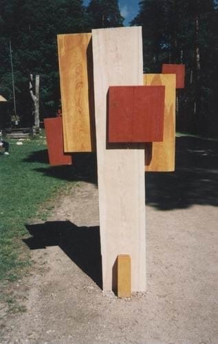"SININE JA KOLLANE" 1997 puu - puuskulptuuri sümpoosion Aubazine, Prantsusmaa <br /> "BLUE AND YELLOW" 1997 wood - wood carving symposium in Aubazine, France